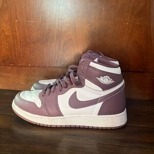 Nike Jordans 1s retro , size 6 Y - fits a ladies 7/7.5